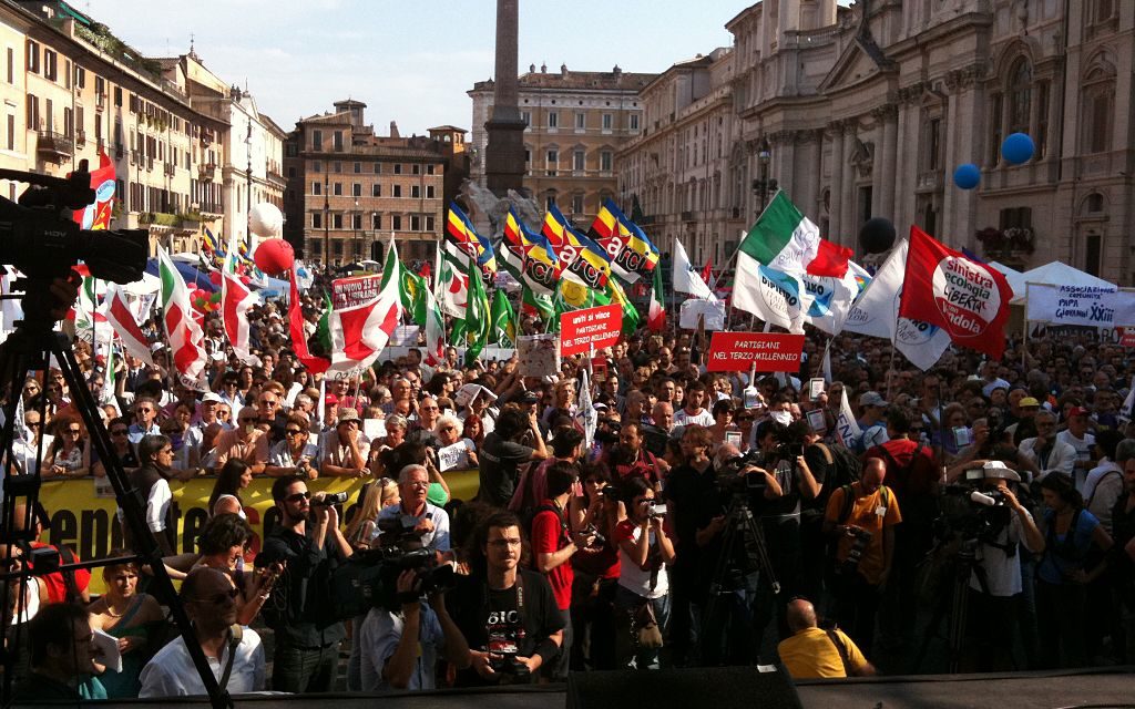 La sinistra senza identità che insegue il popolo altrui