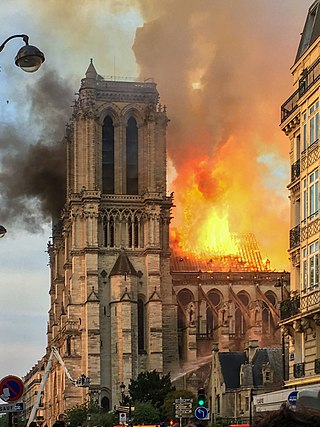 320px-Incendie_Notre_Dame_de_Paris.jpg